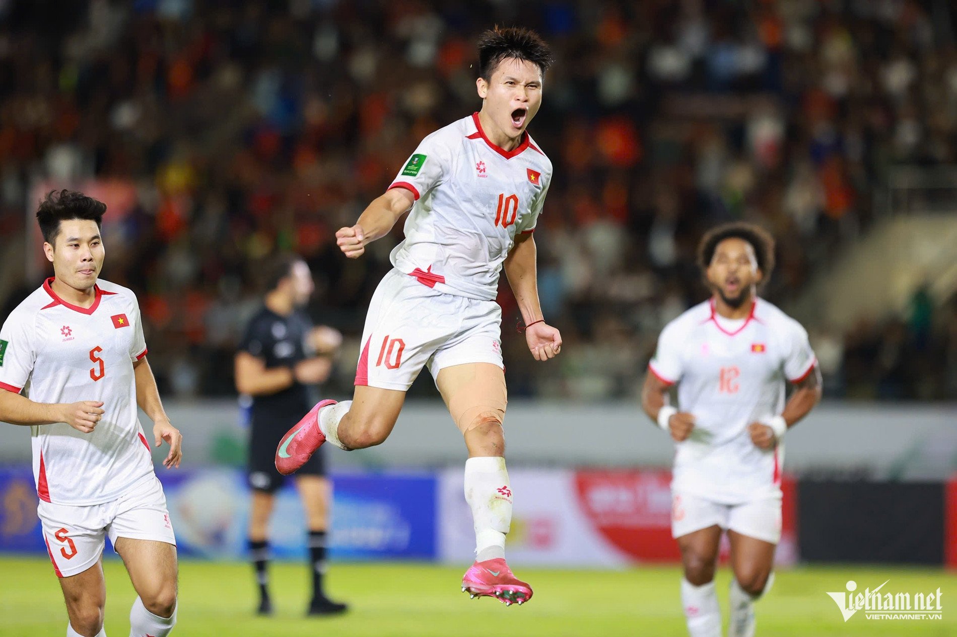 डब्ल्यू-तुआन है तुयेन वियतनाम लाओ.jpg