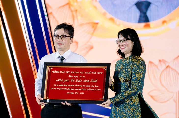 TP.HCM tôn vinh các nhà giáo tiêu biểu trong 50 năm phát triển - Ảnh 2.