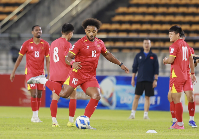 Cực bất ngờ nhân sự đấu Lào: Xuân Son dự bị, Quang Hải đá chính cùng Văn Lâm và Văn Đô- Ảnh 2.