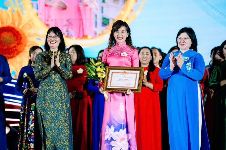 TP.HCM tôn vinh các nhà giáo tiêu biểu trong 50 năm phát triển - Ảnh 5.