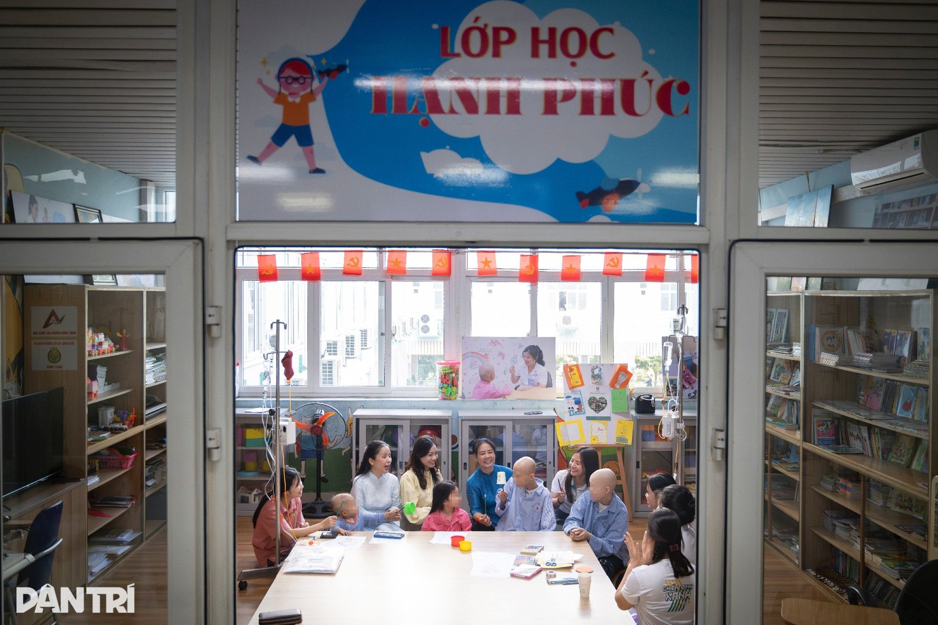 Lớp học đặc biệt gieo niềm tin sống cho bệnh nhi ung thư - 1