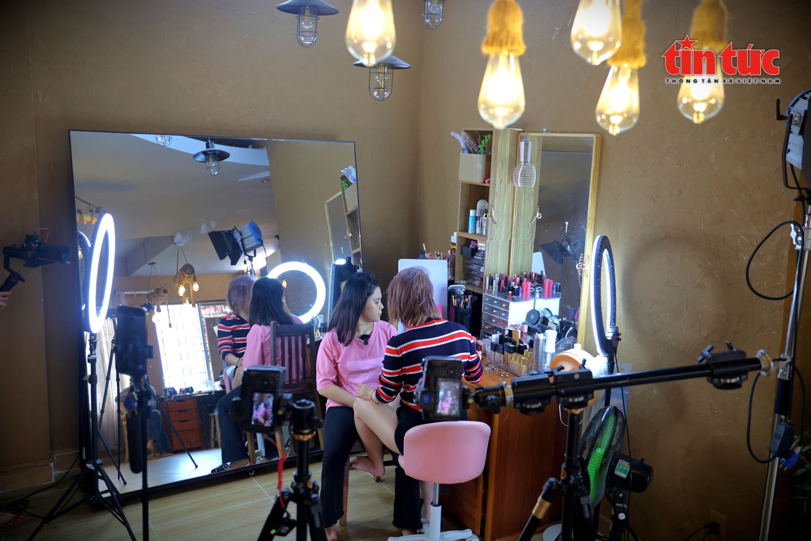 Подпись к фотографии