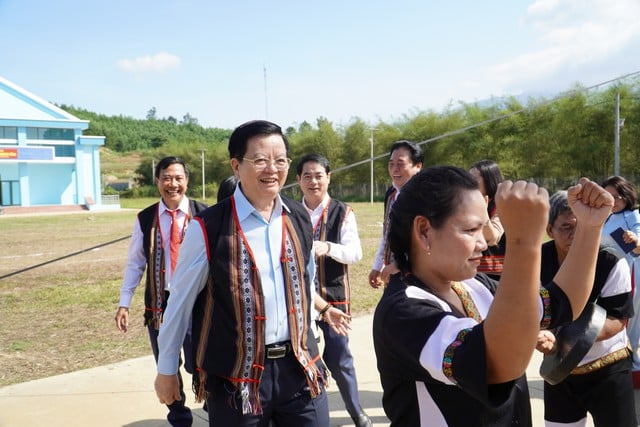 Phó thủ tướng Mai Văn Chính dự Ngày hội Đại đoàn kết toàn dân tộc Khánh Hòa - Ảnh 1.