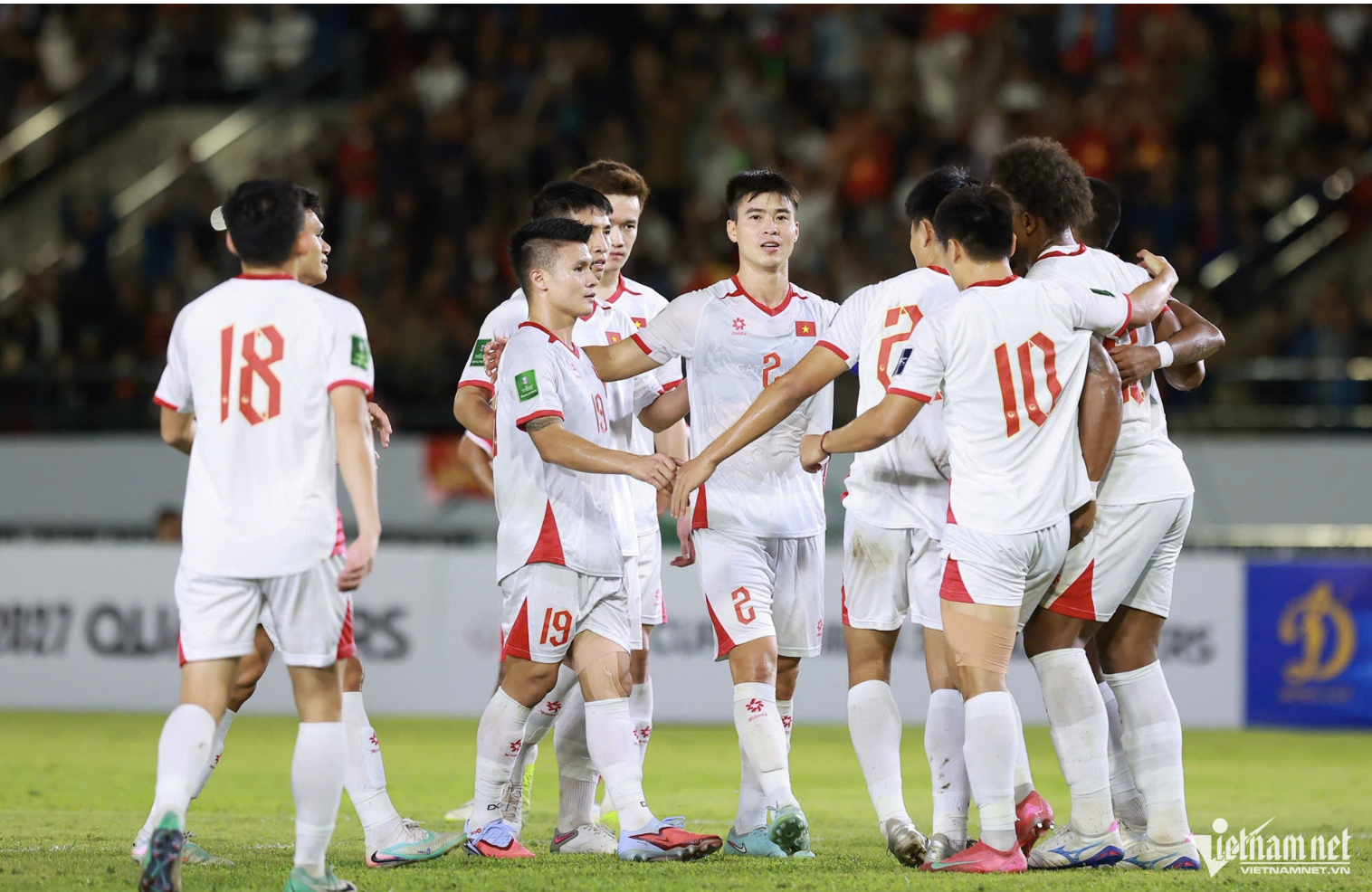 HLV Kim Sang Sik lý giải trận thắng khó nhọc trước Lào