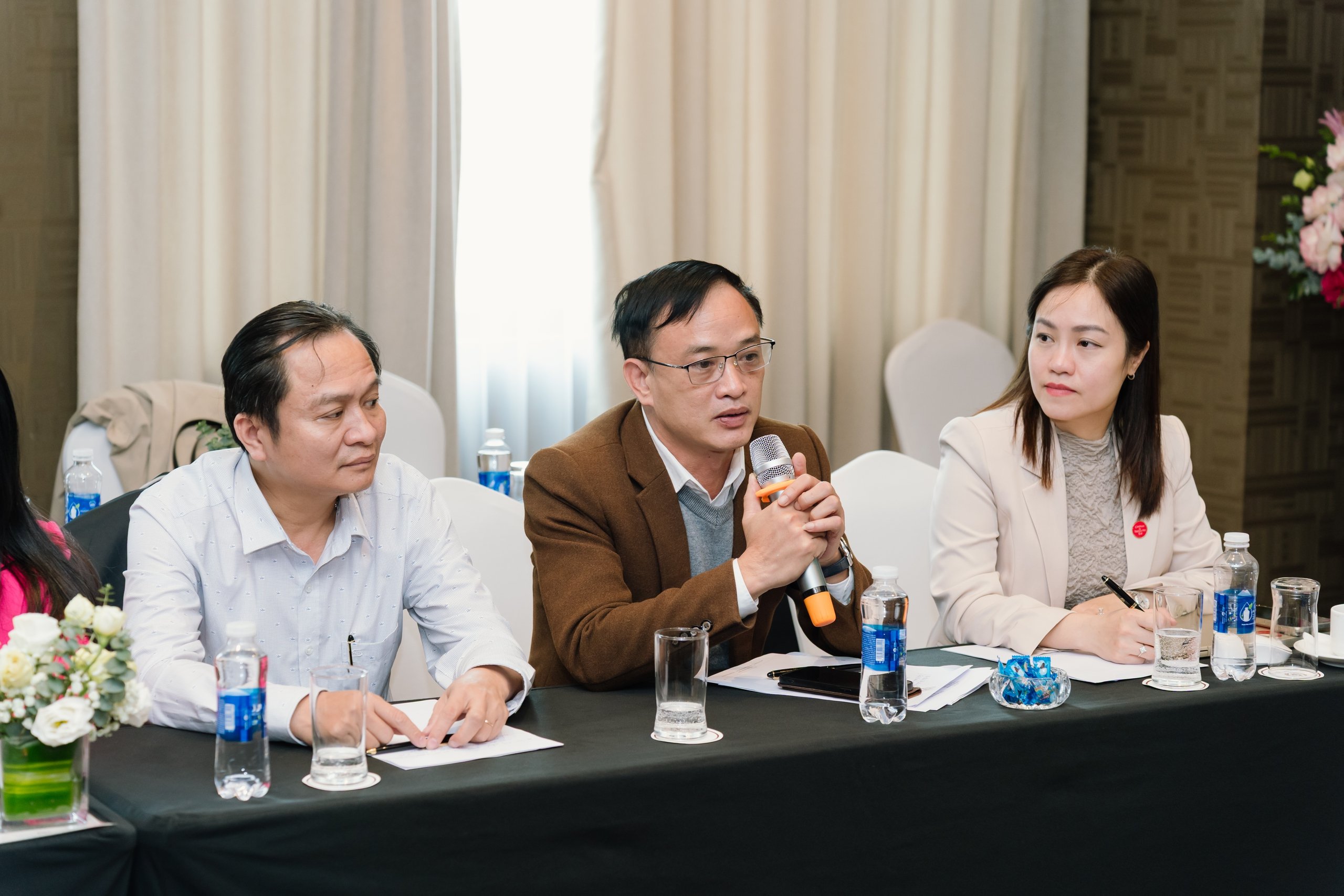 Nồng độ bụi mịn PM2.5 tăng gấp 2 lần khuyến cáo của WHO tại nơi vẫn cho hút thuốc trong nhà- Ảnh 7.