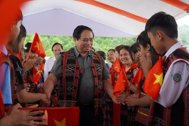 Thầy cô giáo là hình tượng cao đẹp, luôn được kính trọng, tôn vinh - Ảnh 1.