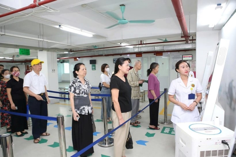 Việc triển khai “thần tốc” bệnh án điện tử trở thành nền tảng chủ chốt để ứng dụng các công nghệ mới vào hoạt động khám, chữa bệnh của các cơ sở y tế cũng như đặt nền móng cho mô hình bệnh viện thông minh.