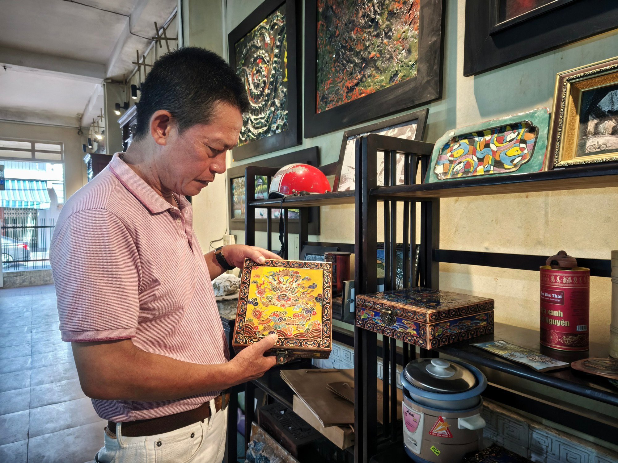 Kỹ nghệ độc lạ: Khúc biến tấu của pháp lam Huế- Ảnh 6.