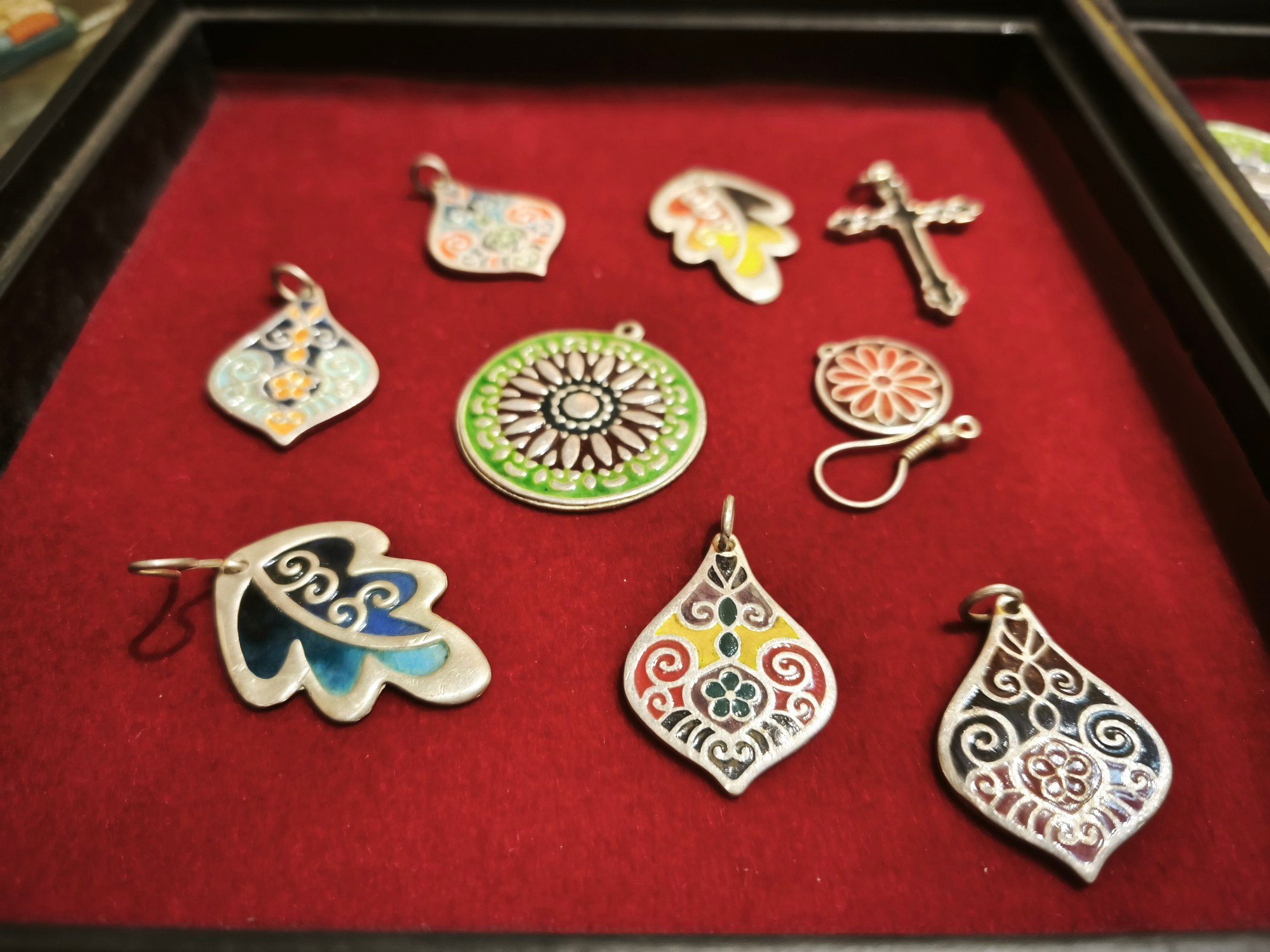 Kỹ nghệ độc lạ: Khúc biến tấu của pháp lam Huế- Ảnh 7.