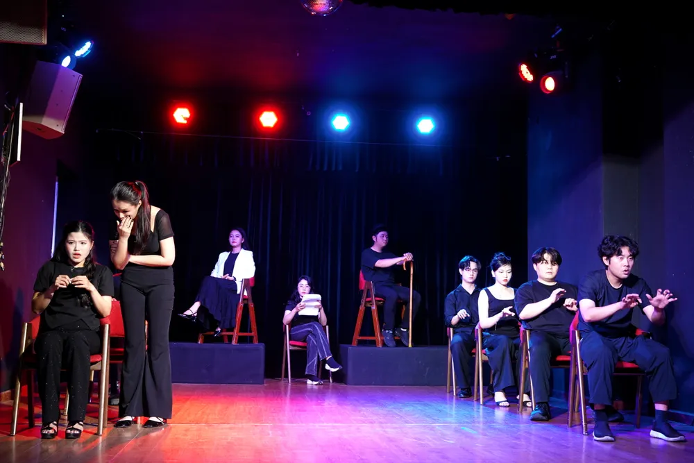 हो ची मिन्ह सिटी के कोरियाई कलाकार और युवा कलाकार