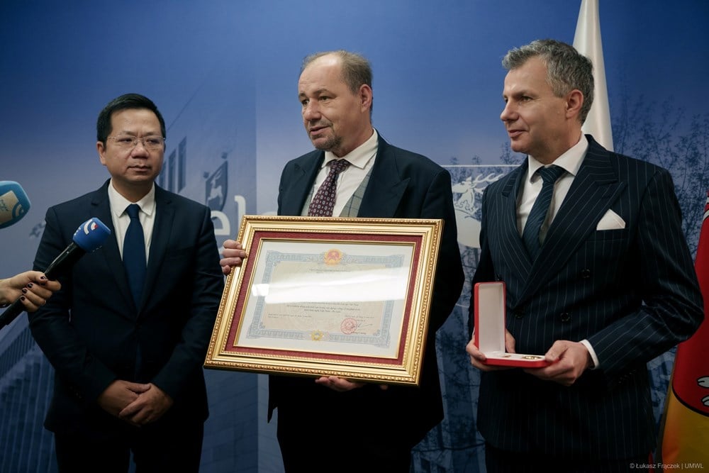 Merhum mimar Kazimierz Kwiatkowski'ye ölümünden sonra Dostluk Madalyası verilmesi - fotoğraf 1