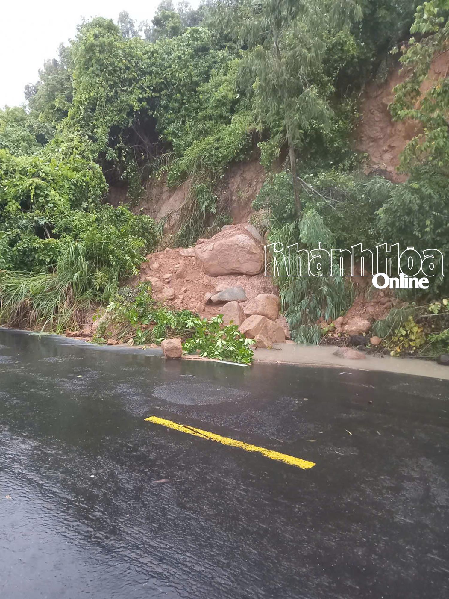 Ca Passで土砂崩れが発生。