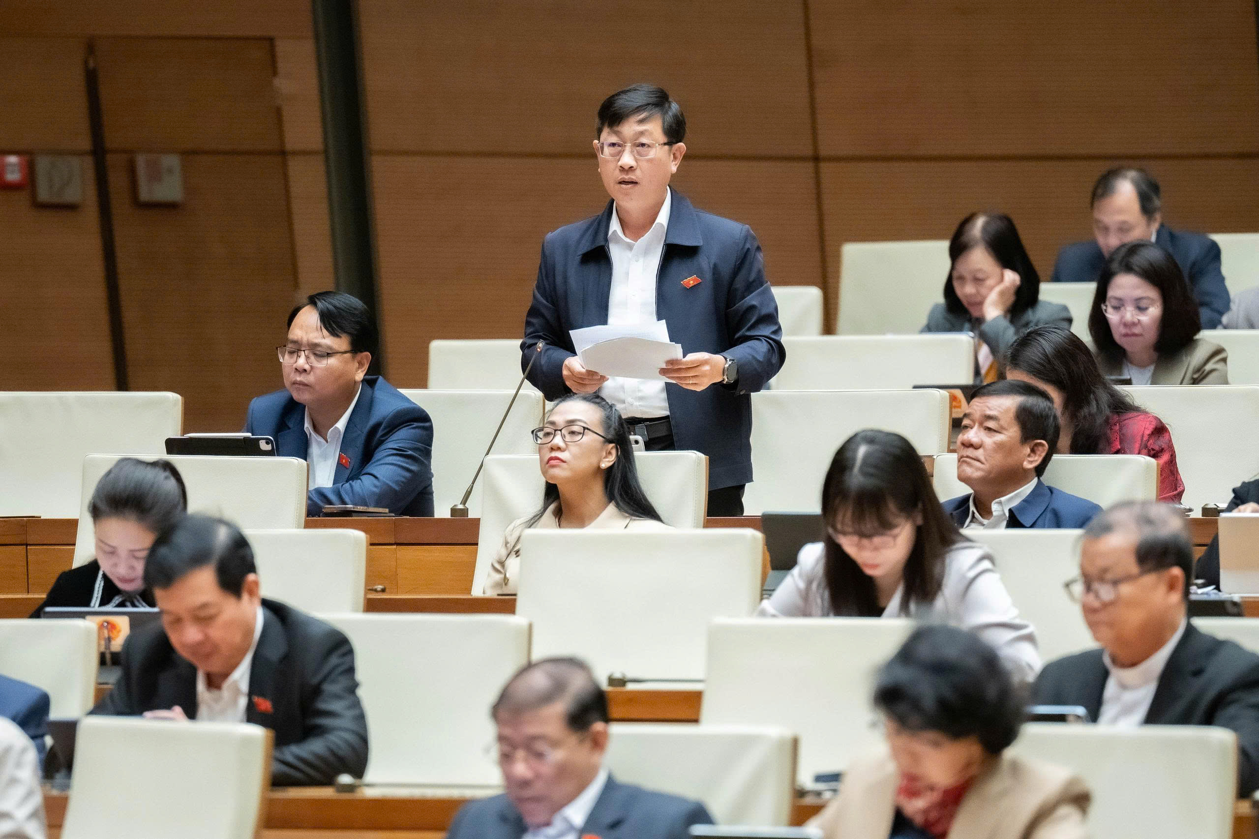 প্রতিনিধি নগুয়েন হু থং (বিন থুয়ান)