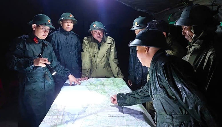 Quân khu 5 triển khai lực lượng khẩn cấp hỗ trợ Gai Lai ứng phó với lũ- Ảnh 1.