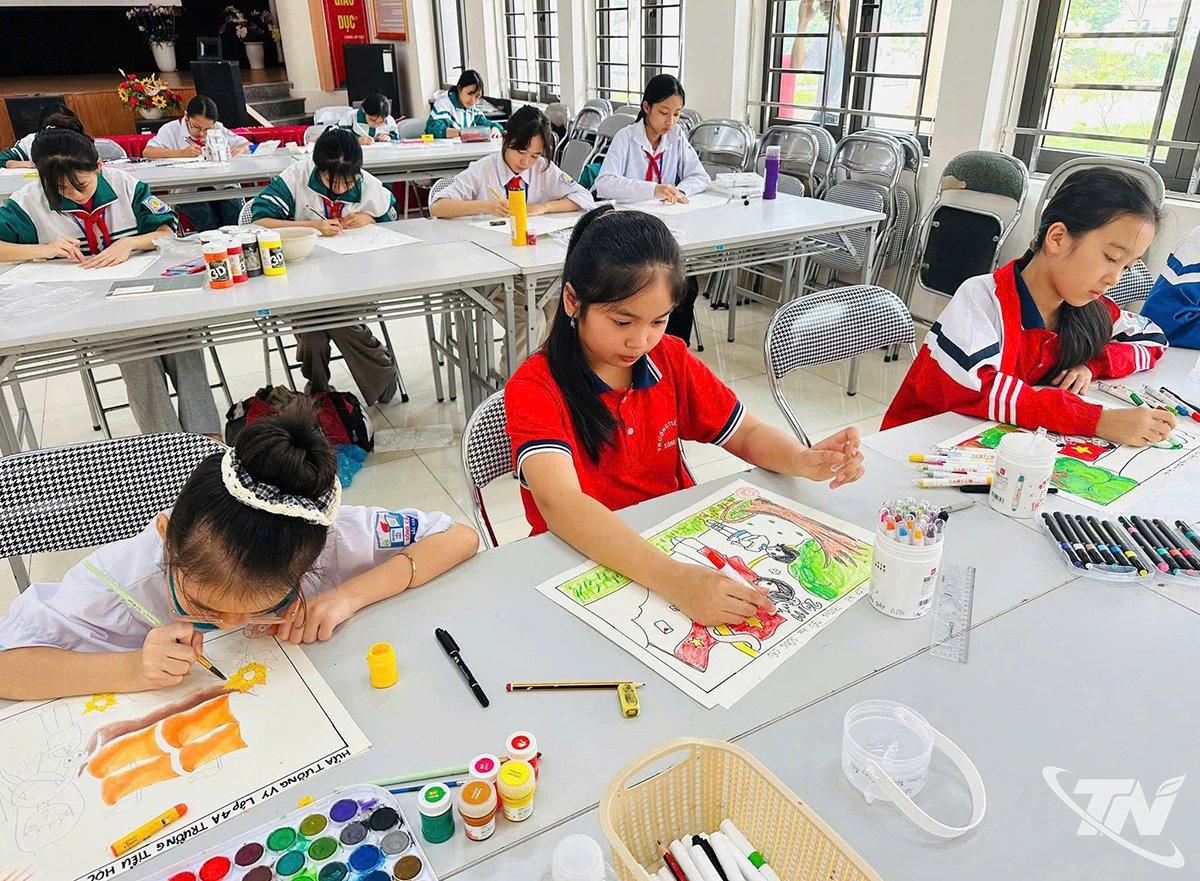 សិស្សានុសិស្សសាលាស្រុកបាកាន ចូលរួមប្រលងគូរគំនូរ 