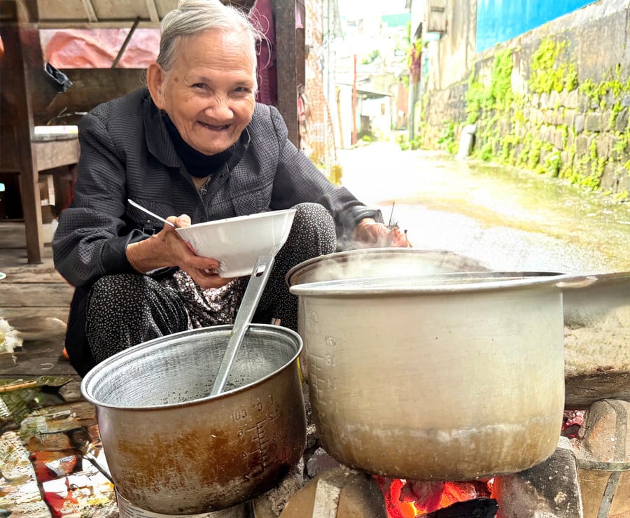 ba-nguyen-thi-bich-ben-quan-nho-don-so-cung-nhung-mon-an-binh-dan.jpg
