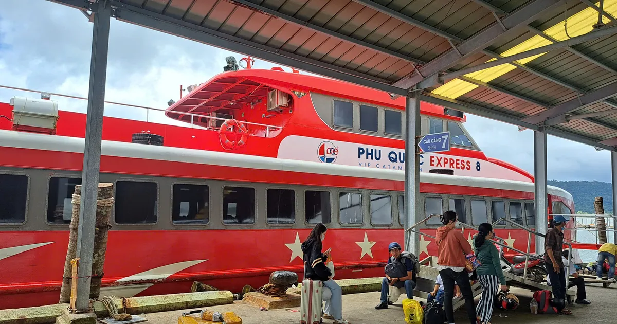 Thời tiết xấu, tàu cao tốc đi Phú Quốc tạm ngưng hoạt động