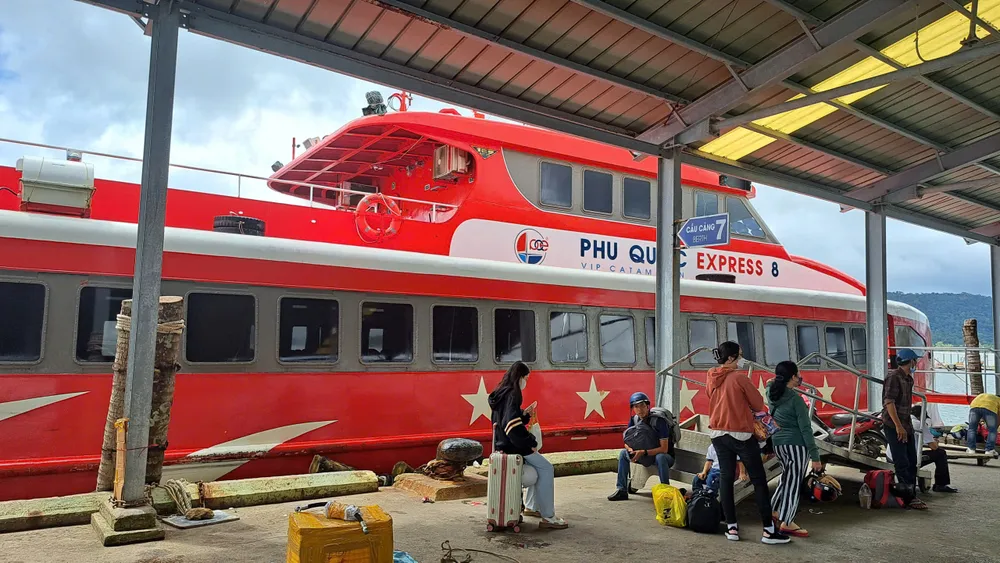 ເສັ້ນທາງ​ເຮືອ​ຂ້າມ​ຟາກ​ຄວາມ​ໄວ​ສູງ​ທີ່​ຖືກ​ໂຈະ​ຊົ່ວຄາວ​ລວມມີ: ຣາຊຢາ, ຮ່າ​ຕິ້ງ ຫາ ຝູກວກ, ນ້ຳ​ດູ ​ແລະ ກົງ​ຂ້າມ. ພາບ: ນ້ຳຄວາຍ