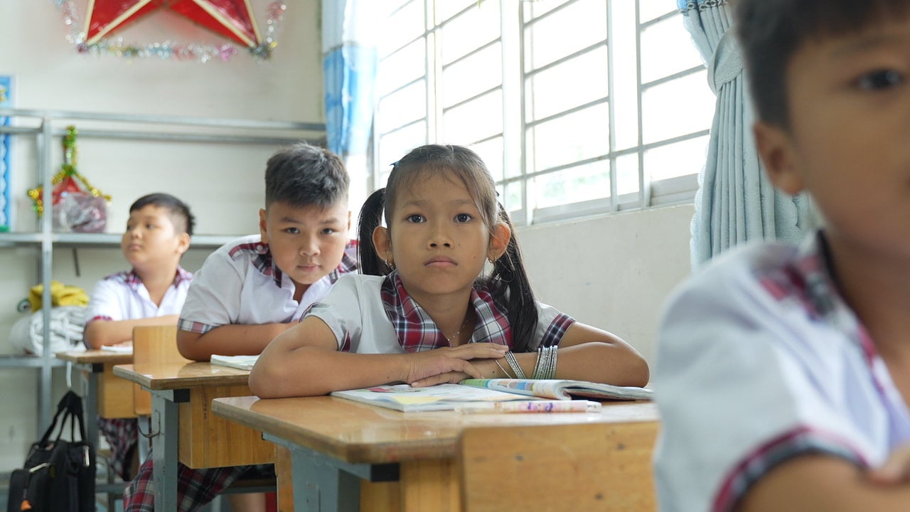 Khoảnh khắc học trò yếu nhất lớp viết nét chữ đầu tiên quý hơn mọi phần thưởng- Ảnh 3.