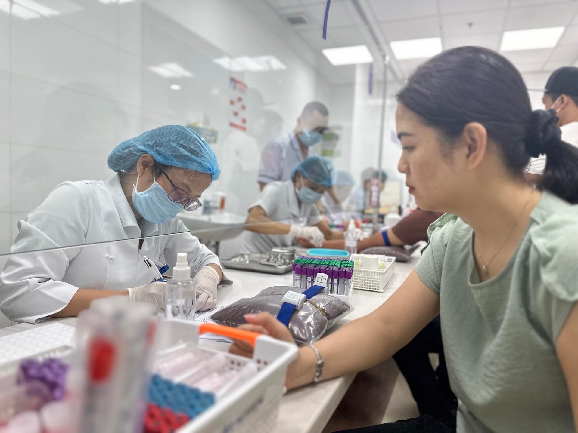 Bộ Y tế đề xuất liên thông gần 1.100 danh mục các xét nghiệm, dịch vụ cận lâm sàng giữa các bệnh viện- Ảnh 1.