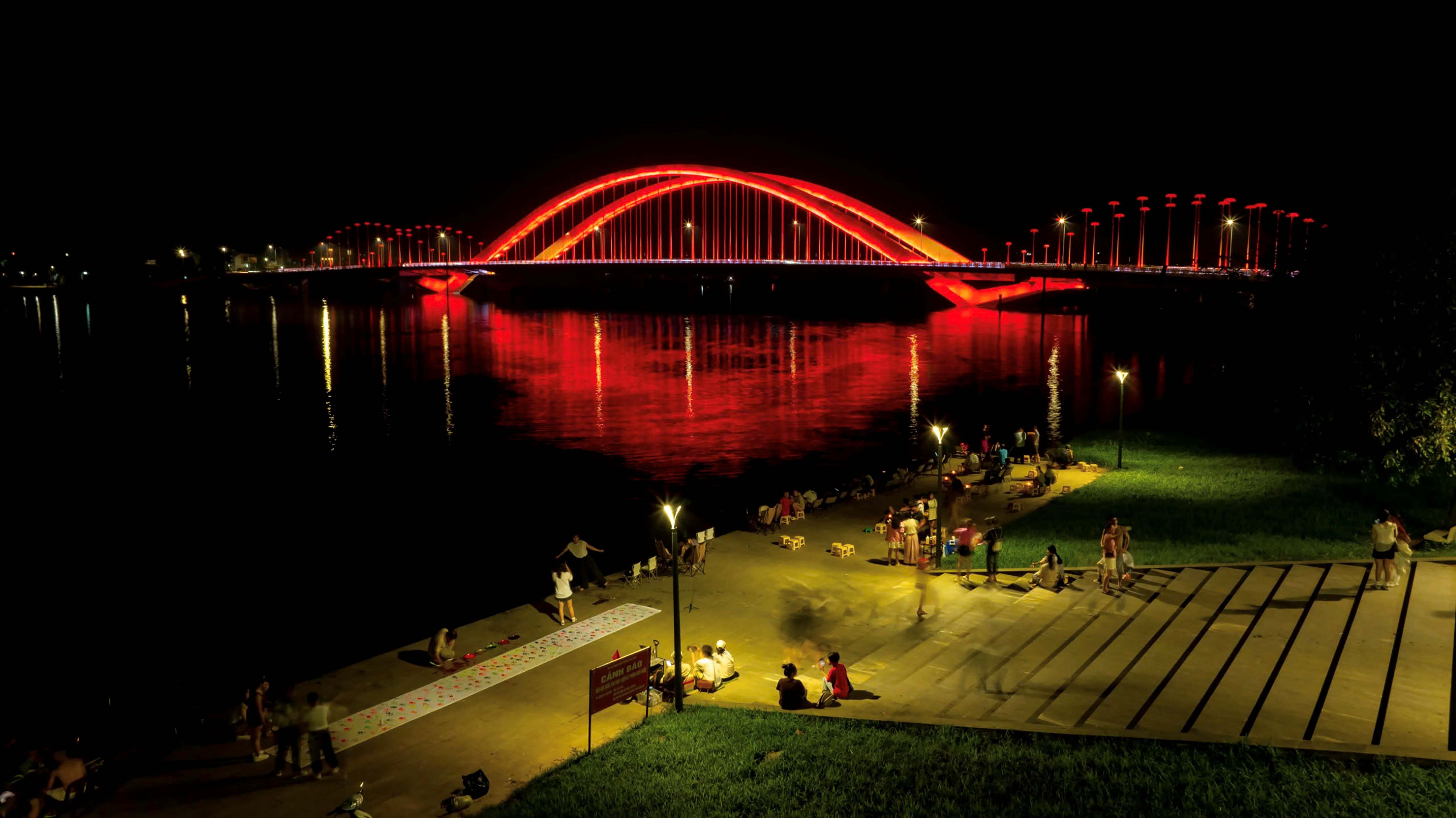 Nguyen Hoang Bridge: the Golden ribbon of the Perfume River