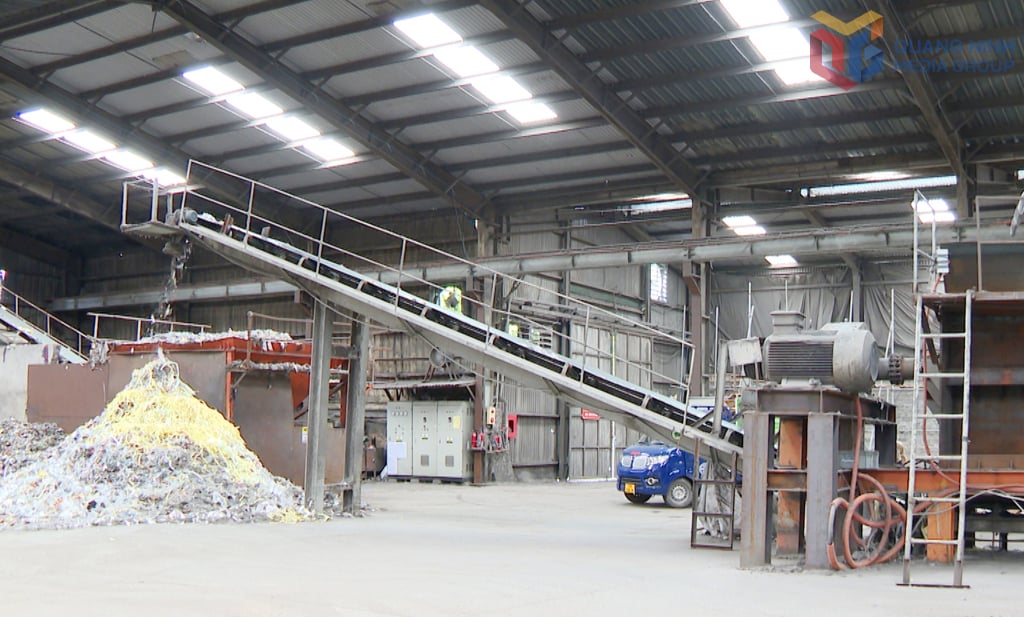 Lini pengolahan limbah padat biasa sebagai bahan bakar alternatif di kiln klinker Pabrik Semen Lam Thach (Perusahaan Gabungan Semen dan Konstruksi Quang Ninh). Foto: Le Nam