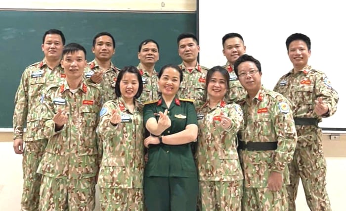 Kvinnlig överste inom militärmedicin med över 20 års innovation i varje föreläsning - Foto 2.