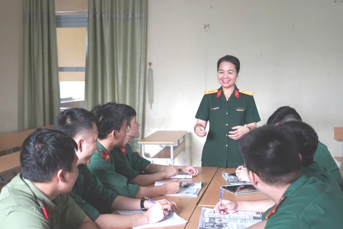 Kvinnlig överste inom militärmedicin med över 20 års innovation i varje föreläsning - Foto 3.