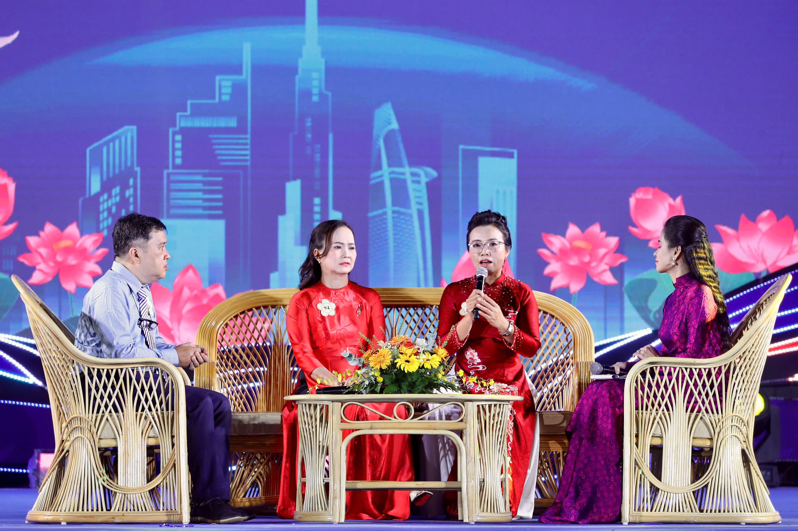 TP HCM vinh danh nhà giáo tiêu biểu, 9 cá nhân được trao huân chương lao động của Chủ tịch nước - Ảnh 6.