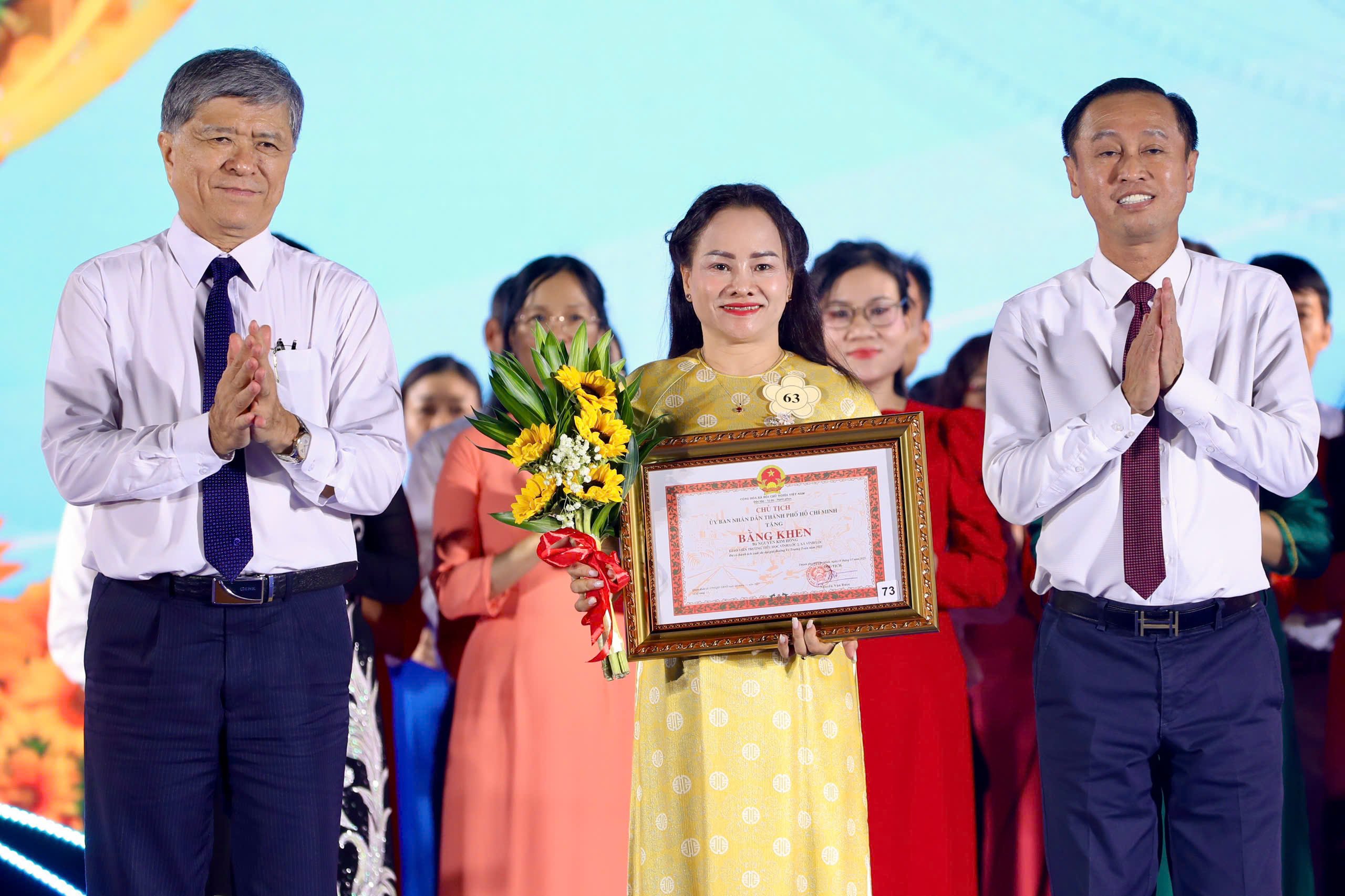 TP HCM vinh danh nhà giáo tiêu biểu, 9 cá nhân được trao huân chương lao động của Chủ tịch nước - Ảnh 8.