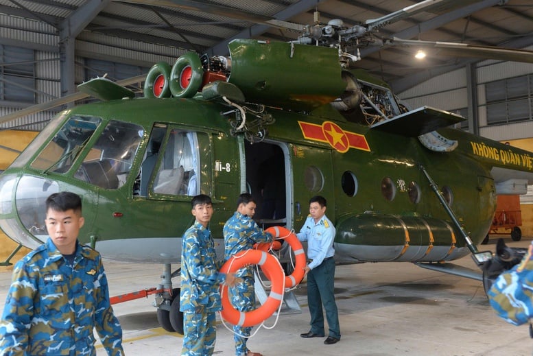 Mobilisering av två flygplan för räddningsinsats i de södra centrala provinserna - Foto 1. Huy động 2 máy bay triển khai cứu hộ, cứu nạn tại các tỉnh Nam Trung Bộ- Ảnh 1.