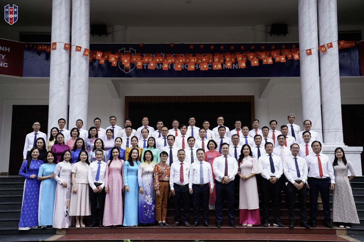 Der stellvertretende Gouverneur Nguyen Ngoc Canh arbeitet mit der Banking University of Ho Chi Minh zusammen. Phó Thống đốc Nguyễn Ngọc Cảnh làm việc với Trường Đại học Ngân hàng TP. Hồ Chí Minh