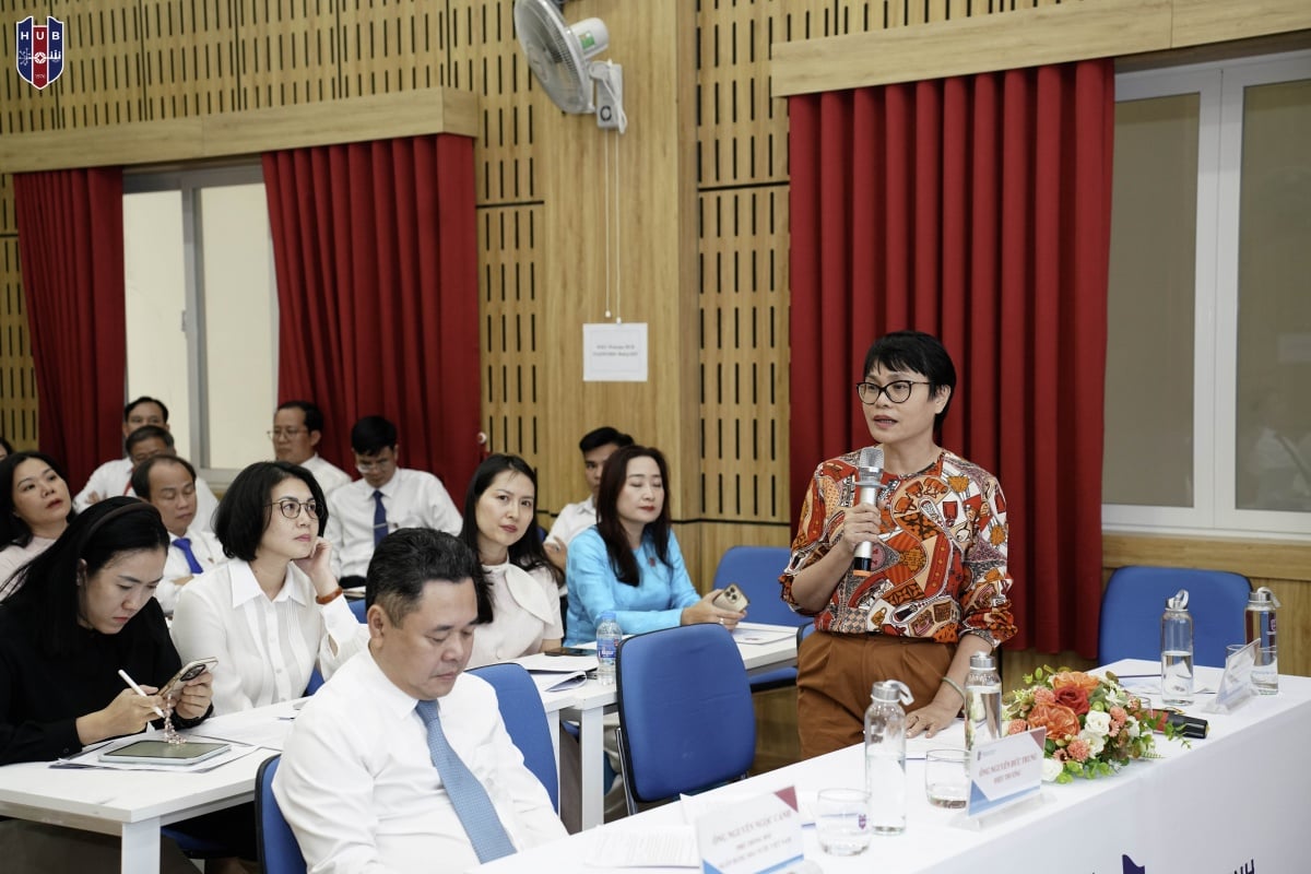 Der stellvertretende Gouverneur Nguyen Ngoc Canh arbeitet mit der Banking University of Ho Chi Minh zusammen. Phó Thống đốc Nguyễn Ngọc Cảnh làm việc với Trường Đại học Ngân hàng TP. Hồ Chí Minh