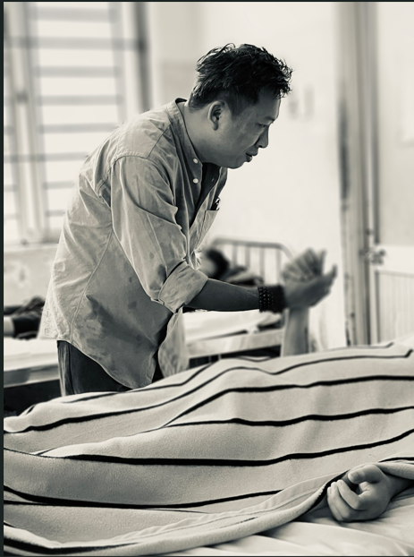 Người gần 20 năm làm bạn với người nhiễm HIV/AIDS- Ảnh 1.