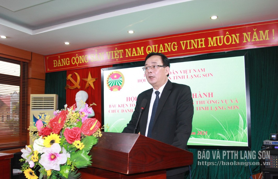 Le camarade Trieu Quang Huy a prononcé un discours acceptant cette mission.