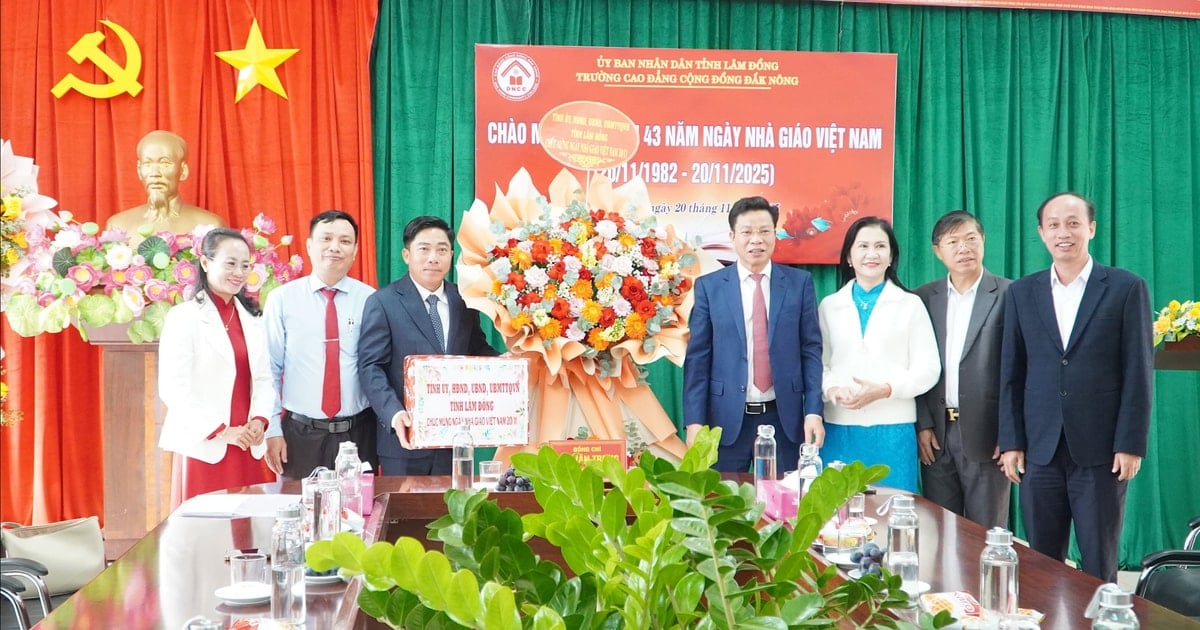Chủ tịch HĐND tỉnh Lâm Đồng Lưu Văn Trung thăm, chúc mừng Trường Cao đẳng Cộng đồng Đắk Nông dịp 20/11