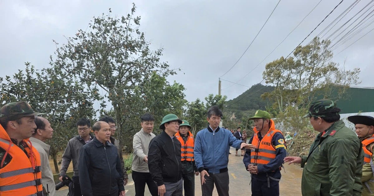 Chủ tịch UBND tỉnh Lâm Đồng Hồ Văn Mười trực tiếp kiểm tra và chỉ đạo khắc phục hậu quả mưa lũ tại xã D’ran