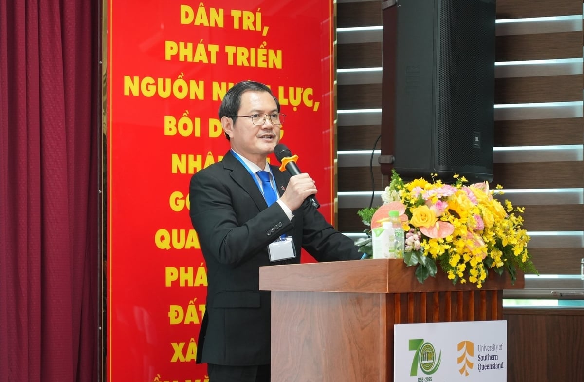 Profesor Madya, Dr. Nguyen Tat Toan, Rektor Universitas Pertanian dan Kehutanan Kota Ho Chi Minh, memberikan sambutan di acara tersebut. Foto: LP. PGS.TS. Nguyễn Tất Toàn – Hiệu trưởng Trường Đại học Nông Lâm TP.HCM phát biểu tại sự kiện. Ảnh: LP.