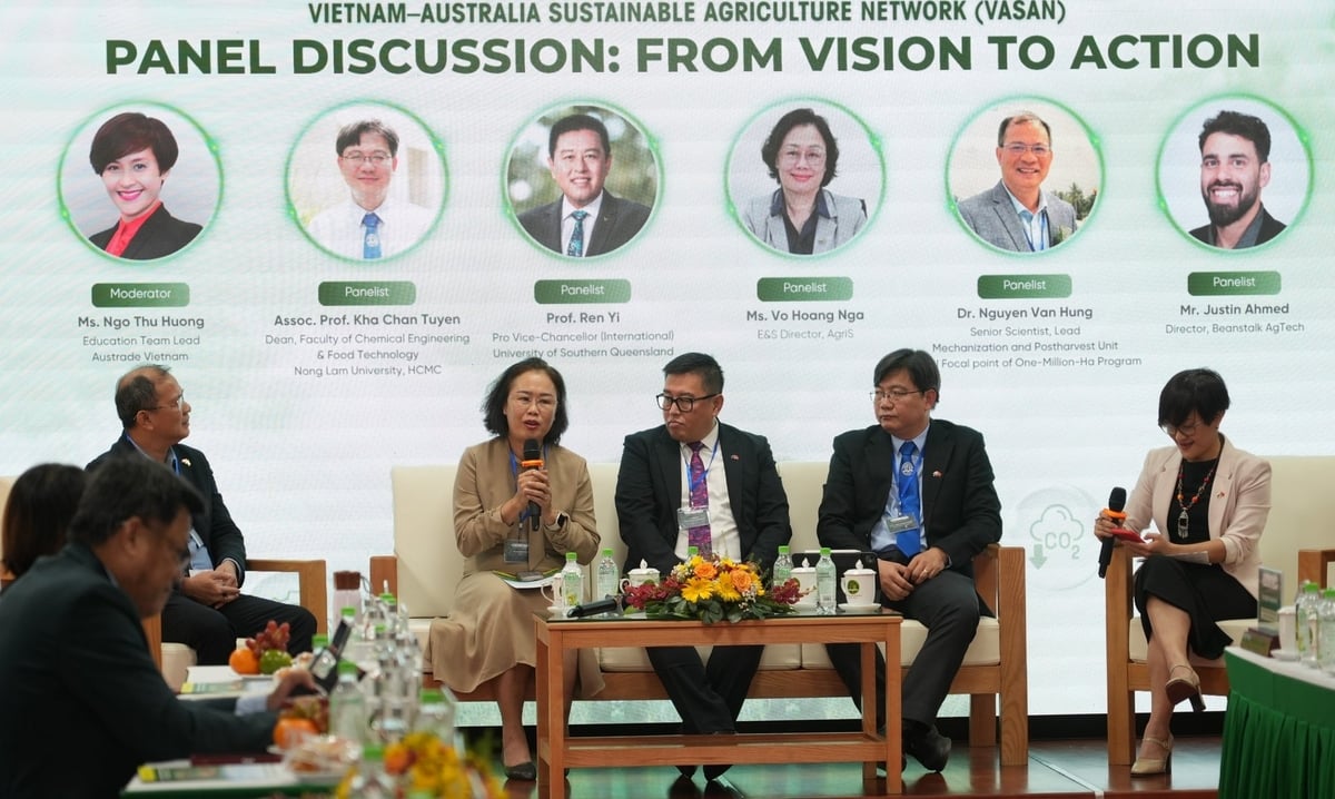 Perwakilan AgriS, Ibu Vo Hoang Nga - Direktur E&S pada sesi diskusi Đại diện AgriS, bà Võ Hoàng Nga - Giám đốc E&S tại phiên tham luận 'From Vision to Action', trao đổi cùng các đại diện thành viên VASAN về thách thức và cơ hội hợp tác đa bên xuyên suốt bốn lĩnh vực trọng tâm: nghiên cứu, giáo dục, hợp tác công nghiệp và thương mại hóa đổi mới sáng tạo. Ảnh: LP.