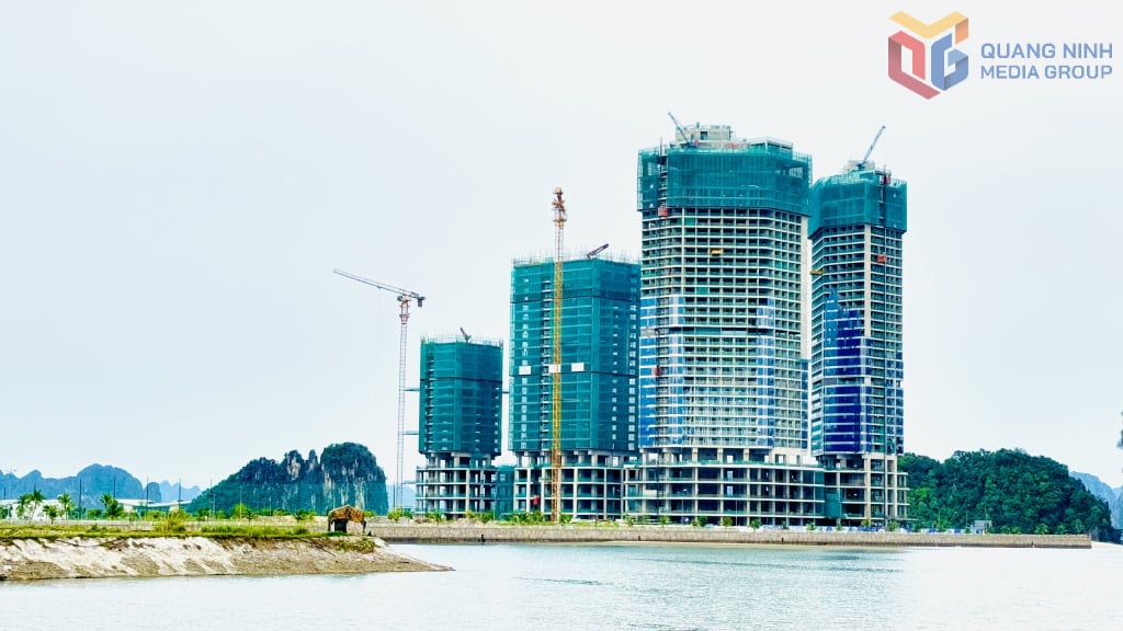 Se está invirtiendo activamente en el complejo turístico, de resorts y entretenimiento Crystal Holidays Harbour Van Don. Foto: Manh Truong