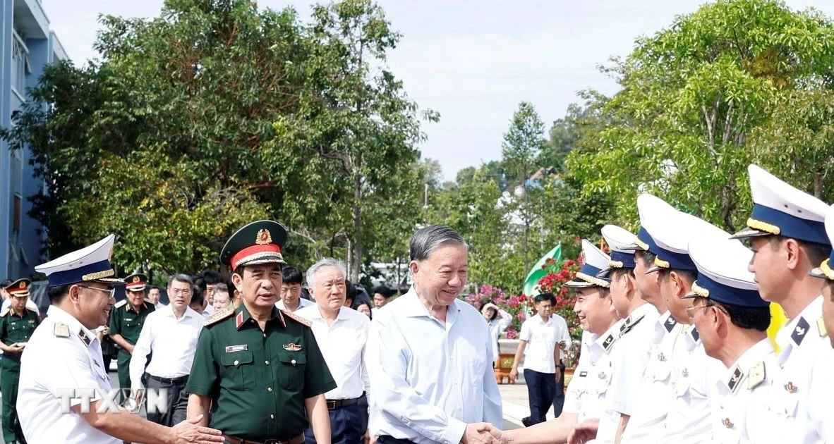 Tổng Bí thư Tô Lâm thăm, làm việc tại Vùng 5 Hải quân