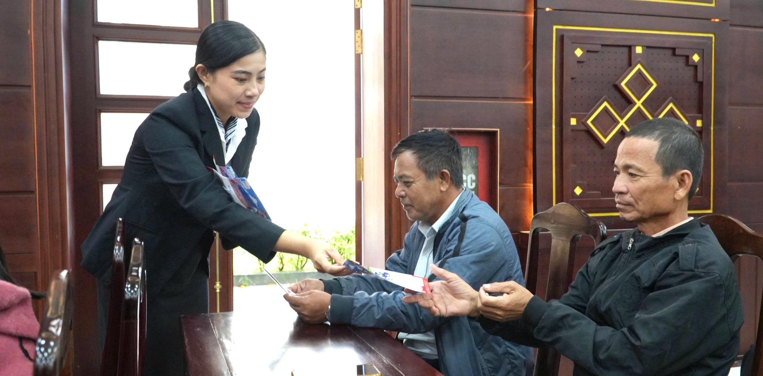 Kết nối việc làm trong nước và ngoài nước cho người dân