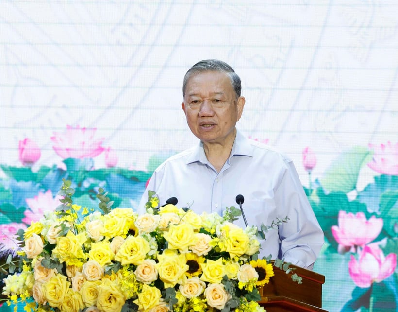 الأمين العام تو لام يُصدر التعليمات. الصورة: ثونغ نهات - وكالة الأنباء الفيتنامية