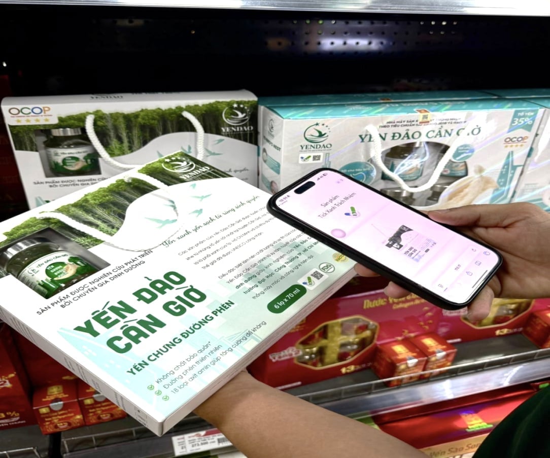 Sản phẩm gắn 'Tick xanh' có mã QR giúp người tiêu dùng dễ truy xuất nguồn gốc thông tin sản phẩm. Ảnh: Yến đảo Cần Giờ.