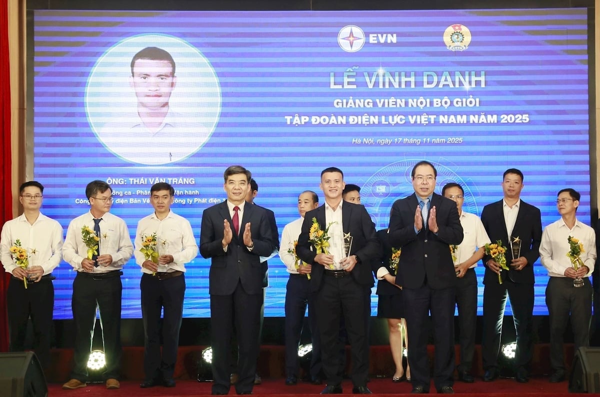 Anh Thái Văn Tráng - Công ty Thủy điện Bản Vẽ được vinh danh tại Hội nghị. Ảnh: EVNGENCO1.