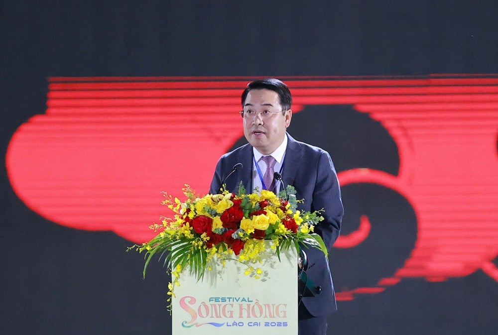 Der den røde elven renner ut i Vietnam, er landet fylt med fargerik kultur - bilde 3