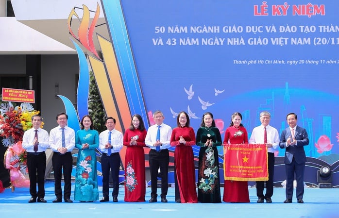 TP HCM: Mỗi thầy cô giáo là một tấm gương đạo đức - Ảnh 7.