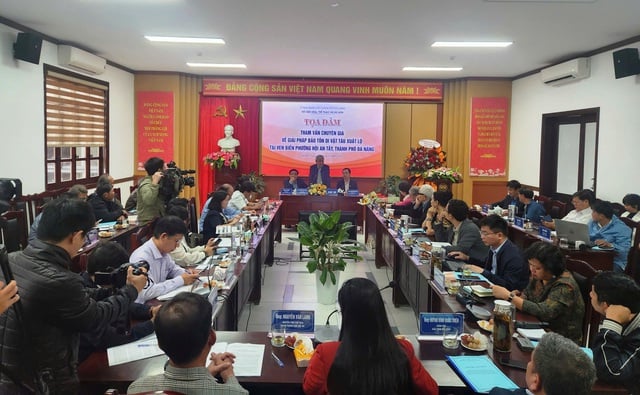 Tàu cổ phát lộ ở bờ biển Hội An: Nguy cơ hủy hoại nếu chậm can thiệp - Ảnh 1.