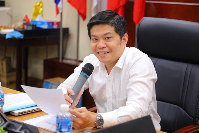 Un profesor remarcabil, profesor asociat de drept, vorbește despre profesorii și studenții din era tehnologiei - Fotografia 1. Nhà giáo tiêu biểu, phó giáo sư luật nói về thầy trò thời công nghệ- Ảnh 1.