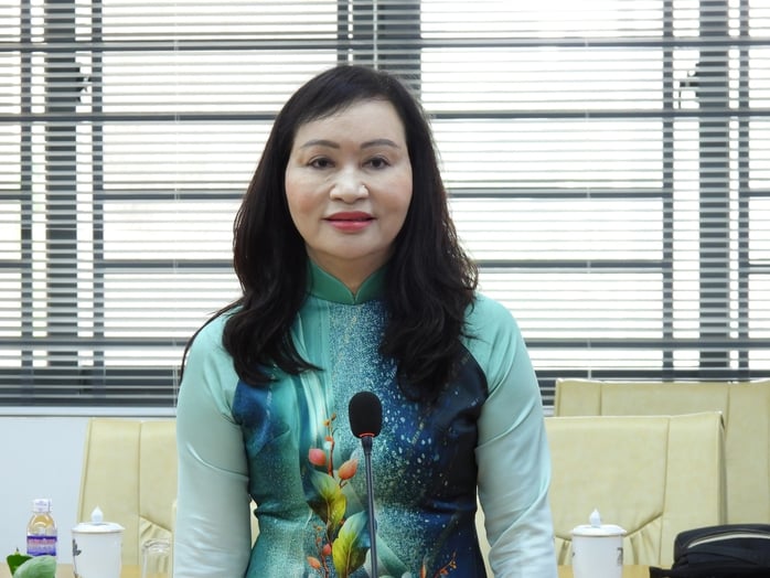 Lãnh đạo tỉnh Vĩnh Long chúc mừng Trường ĐH Cửu Long nhân Ngày Nhà giáo Việt Nam - Ảnh 1.